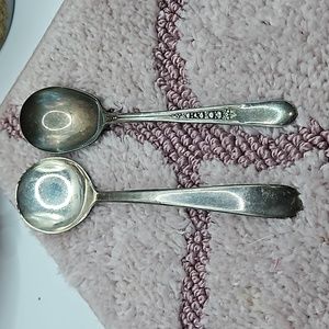 2  ANTIQUE SPOONS 1 Wmrogers Original Rogers * 1 Italy Silverplated